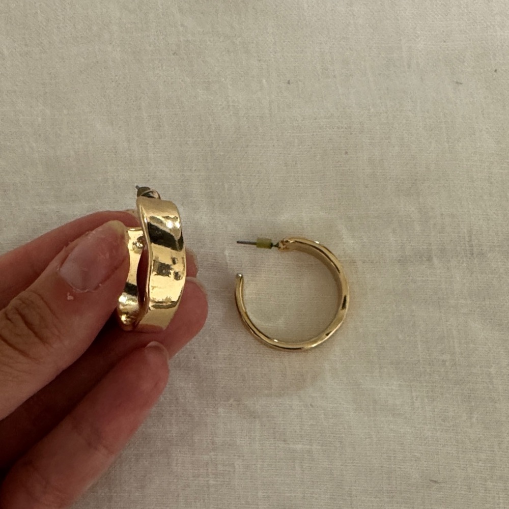 Elegant Gold Hoop Earrings
